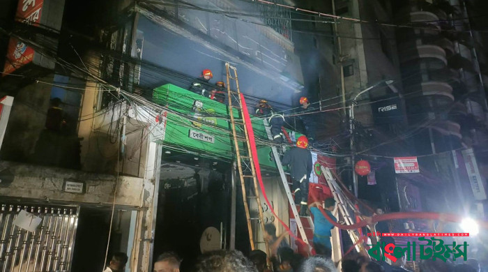 ওয়ারীর আগুন নিয়ন্ত্রণে